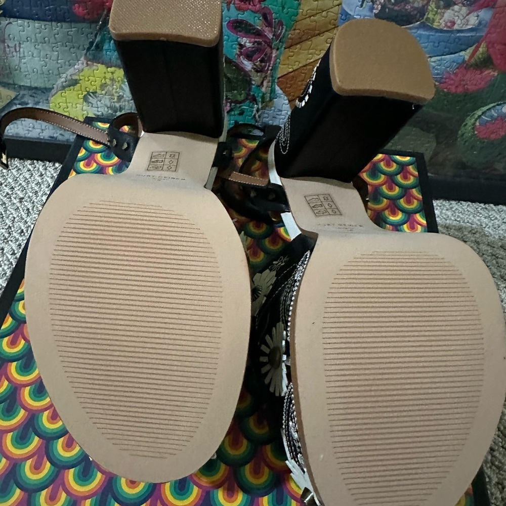 Kurt Geiger Black and White Floral Sandals - Picture 4 of 5